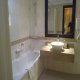 حمام  فندق جرانديور - دبي | هوتيلز بوكينج