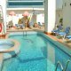 حمام سباحة  فندق فرساي - دبي | هوتيلز بوكينج