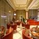 كافيه  فندق قصر الامارات للاجنحة الفندقية - الشارقة | هوتيلز بوكينج