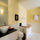 حمام3  فندق فيلا جيرامي - سمينياك | هوتيلز بوكينج