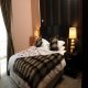 غرفة بسرير كينج فندق سويت هوم - الكويت | هوتيلز بوكينج