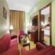 غرفة  فندق المنى كريم راديسون بلو - المدينة المنورة | هوتيلز بوكينج