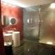 حمام الغرف  فندق أيروستارز بي سي إن ديزاين - برشلونة | هوتيلز بوكينج