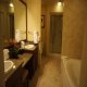 حمام فندق قرية تاهيتى - لاس فيجاس | هوتيلز بوكينج